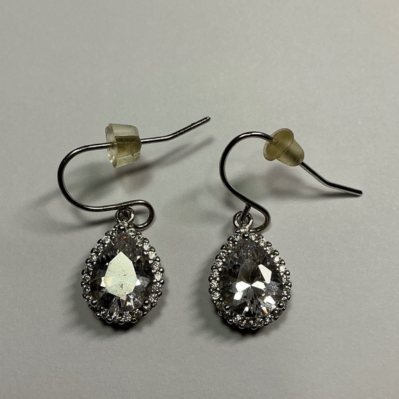 IBB Sterling Silver teardrop shaped dangle earrings. 1 inch long - Picture 3 of 5